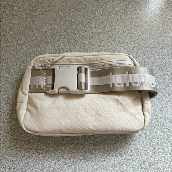 Lululemon Ivory Belt Bag/Crossbody - Picture 2 of 2